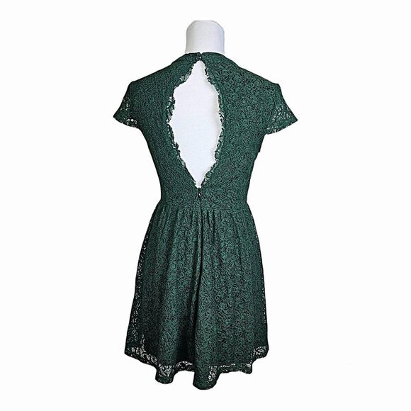 Romeo & Juliet Couture • Green Lace Open Back Dress Size M - Picture 2 of 8